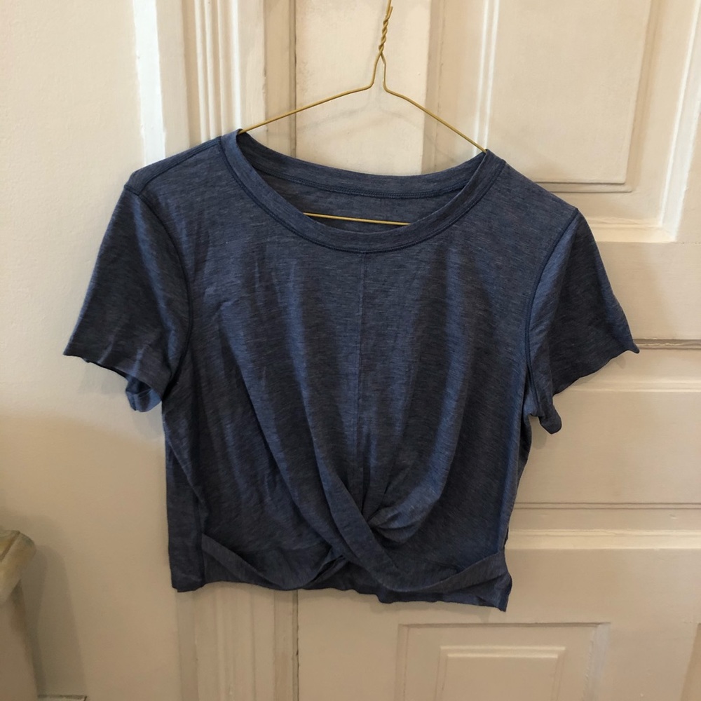 Lululemon workout top